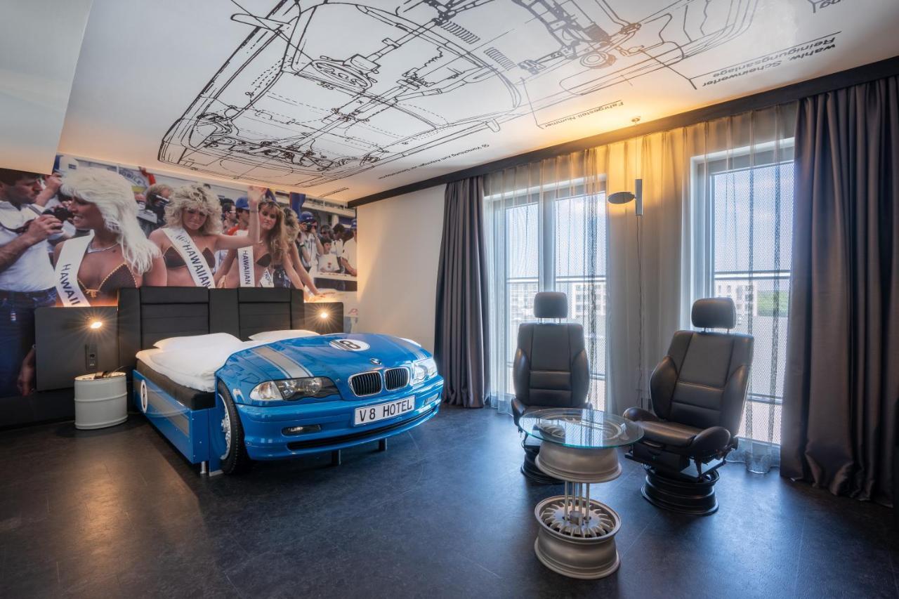 V8 Hotel Koeln At Motorworld Bagian luar foto