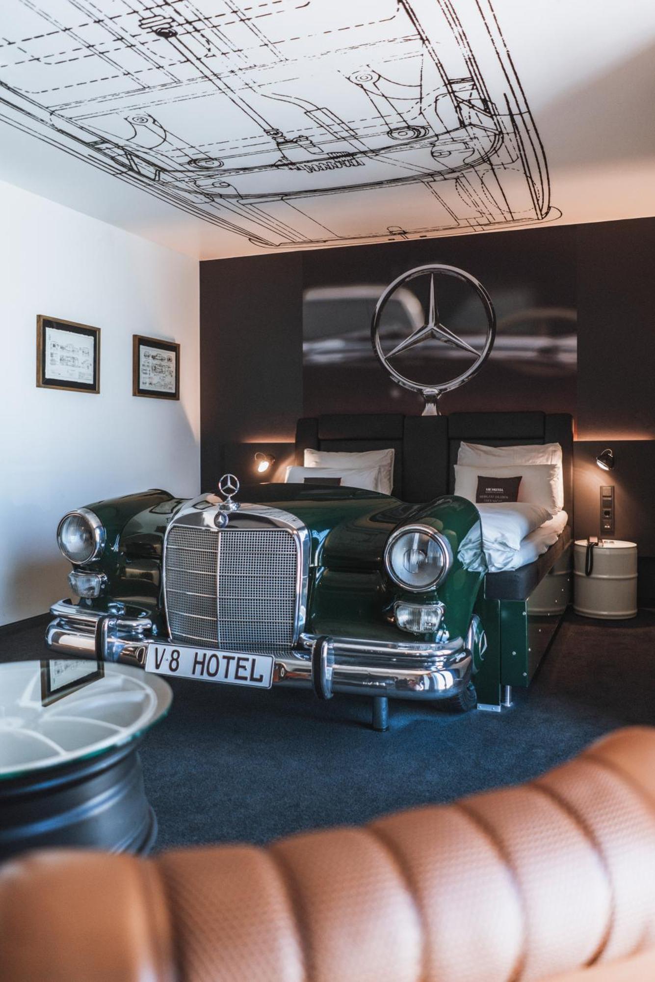 V8 Hotel Koeln At Motorworld Bagian luar foto