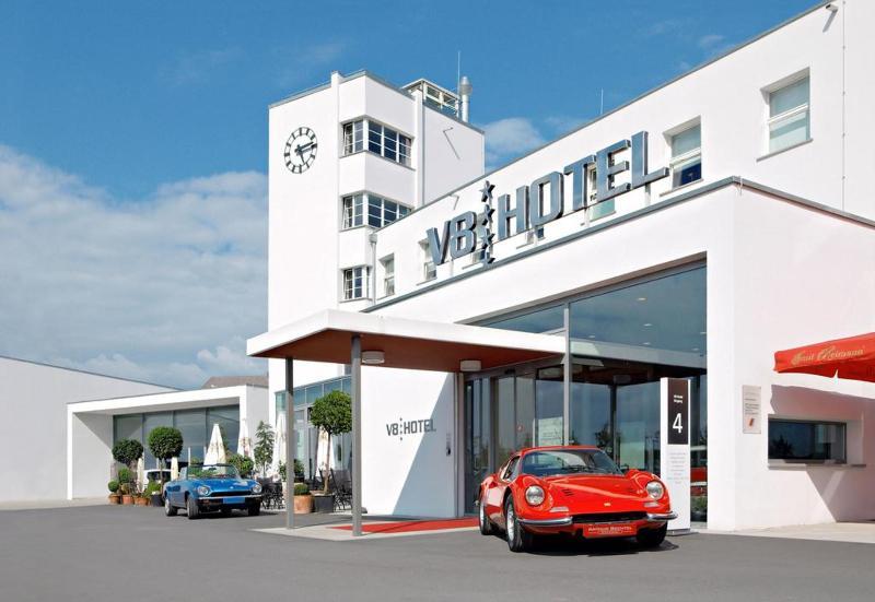 V8 Hotel Koeln At Motorworld Bagian luar foto